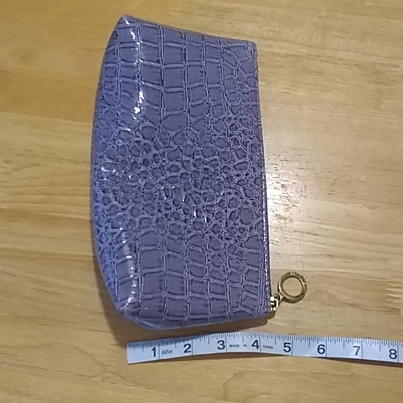 Estee Lauder Blue makeup bag. - Picture 6 of 7